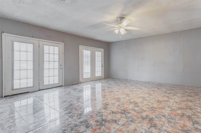 Building Photo - 12702 Fern Forest Dr