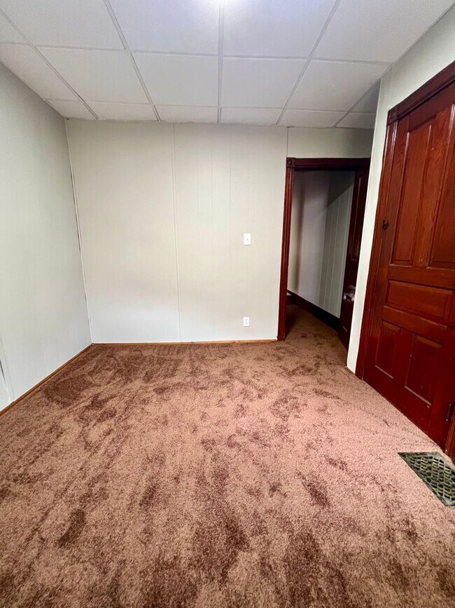 Building Photo - 502 Buttonwood St
