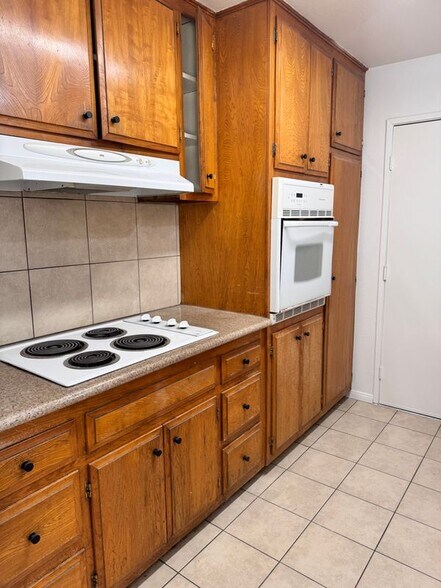 Building Photo - 41272 Mayberry Ave