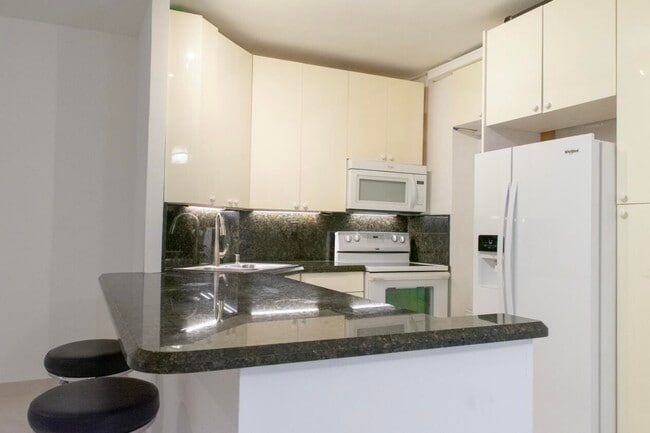 Building Photo - 50 SW 3rd Ave