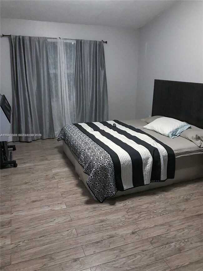 Building Photo - 2008 SE 26th Ln