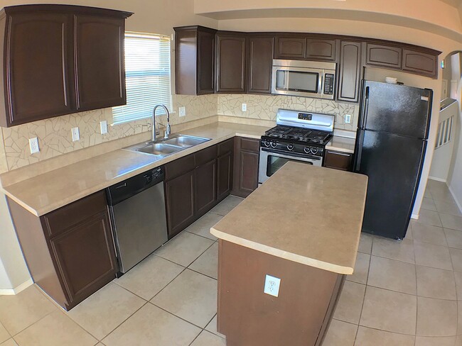 Building Photo - Northeast El Paso 3 Bed Refrig A/C