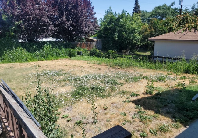 Building Photo - 4105 W Lincoln Ave