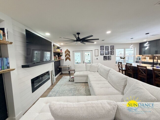 Building Photo - Custom 4BR Pool Home in Kenwood with Bonus Room & Private Backyard!