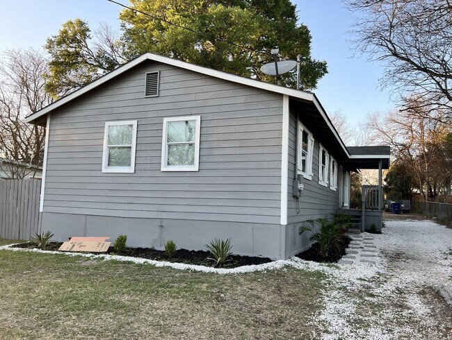 Building Photo - 115 Plainview Dr