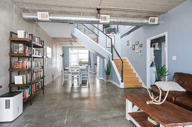 Building Photo - 545 Berrien St