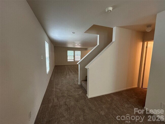 Building Photo - 3015 Meadow Knoll Dr