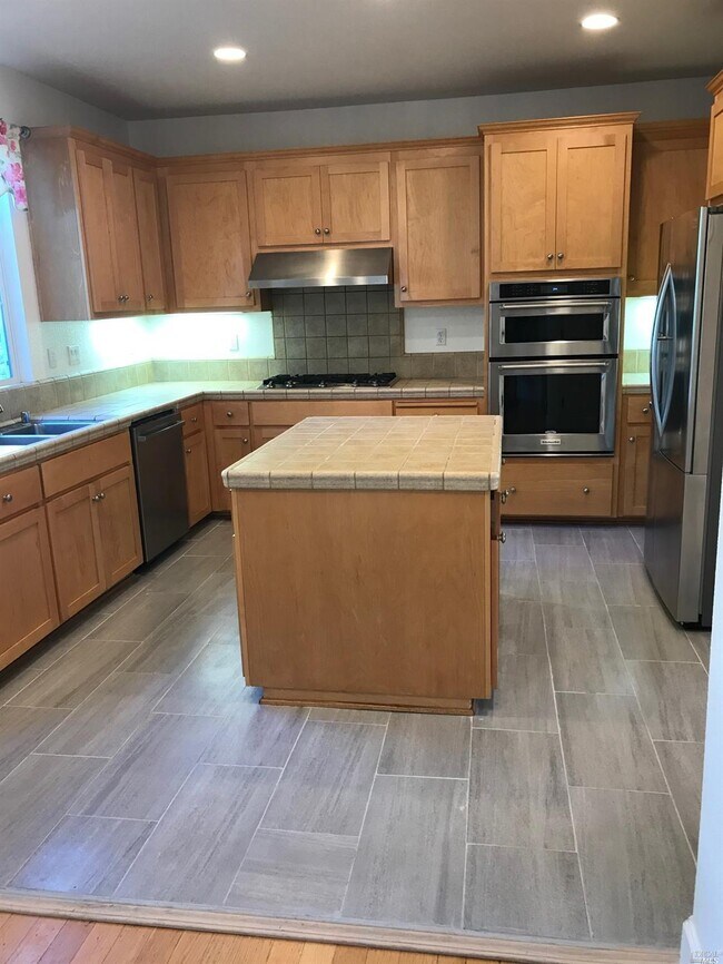 Building Photo - 80 Pinheiro Cir