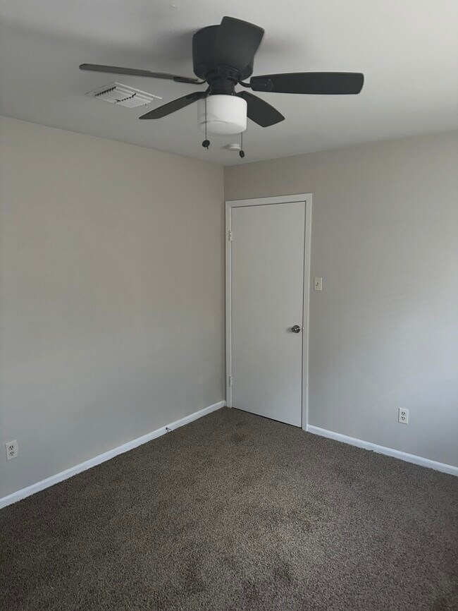 Building Photo - 403 Mistywood Dr