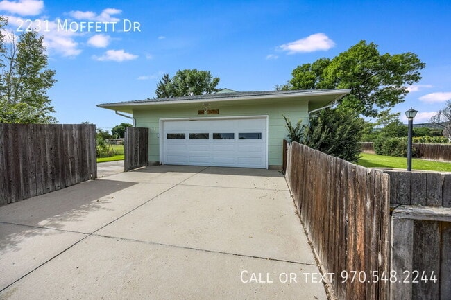 Building Photo - 2231 Moffett Dr
