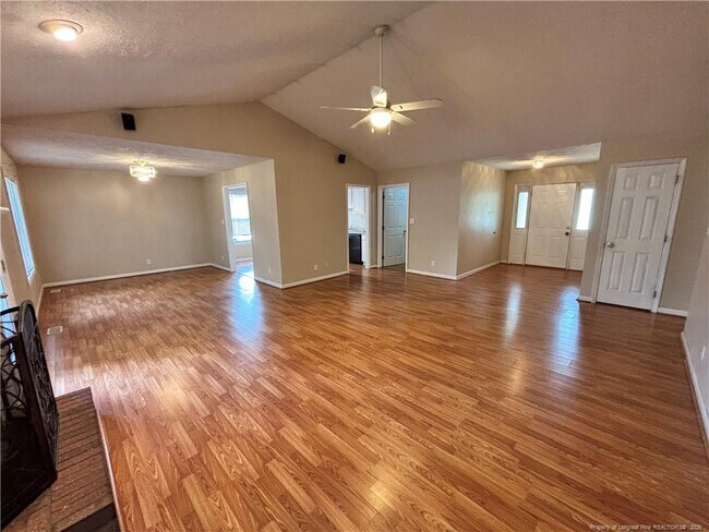Building Photo - 3024 Coachway Dr
