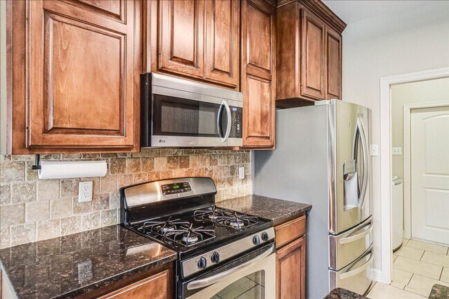 Building Photo - 2518 Date Palm Dr