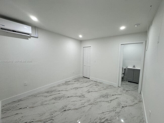 Building Photo - 11000 SW 47th Terrace