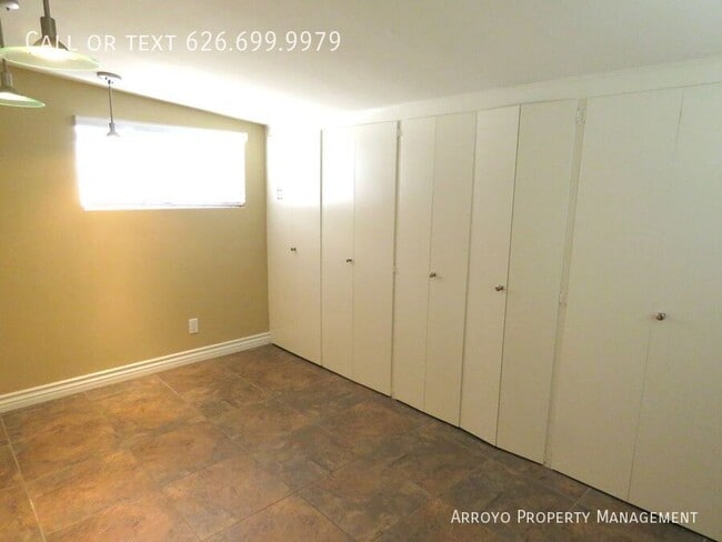 Building Photo - 1212 N Story Pl