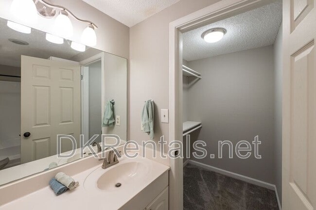 Building Photo - 3067 Steeplechase Dr