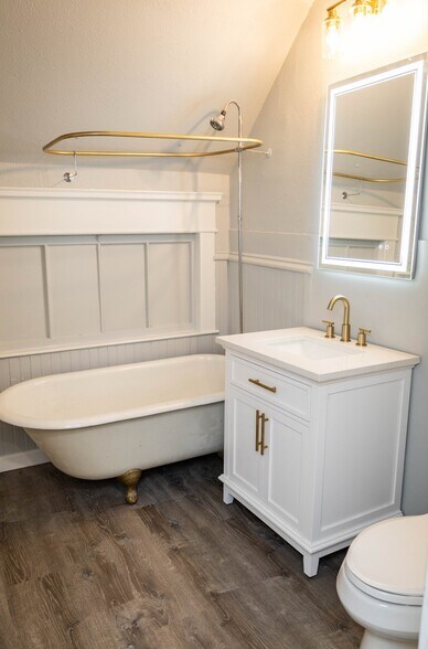 Building Photo - 2402 Rucker Ave