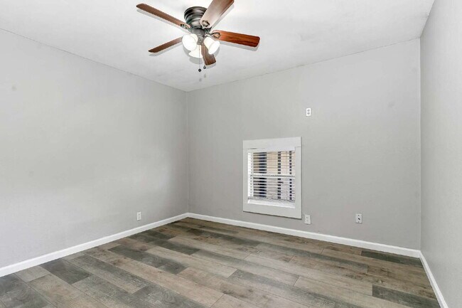 Building Photo - Cozy 2 Bedroom 1 Bath Duplex in Cleburne T...