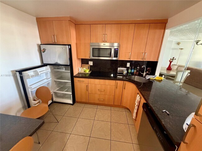 Building Photo - 1849 S Ocean Dr