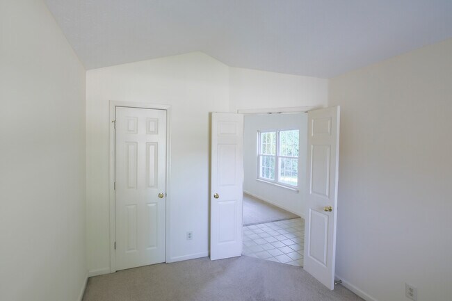 Building Photo - The Gardens North