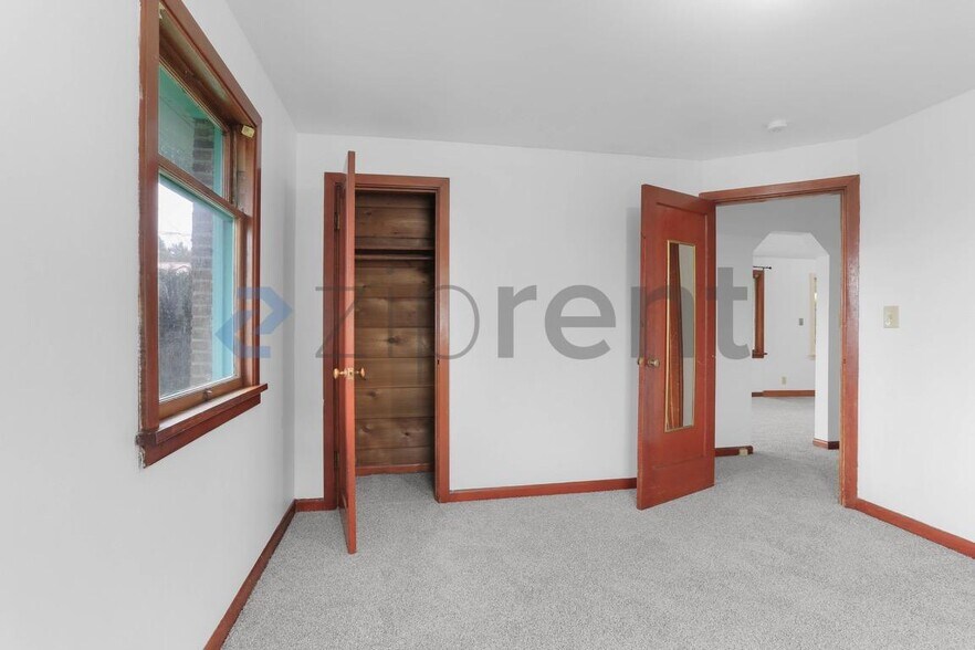 Building Photo - 1920 S Bayview St