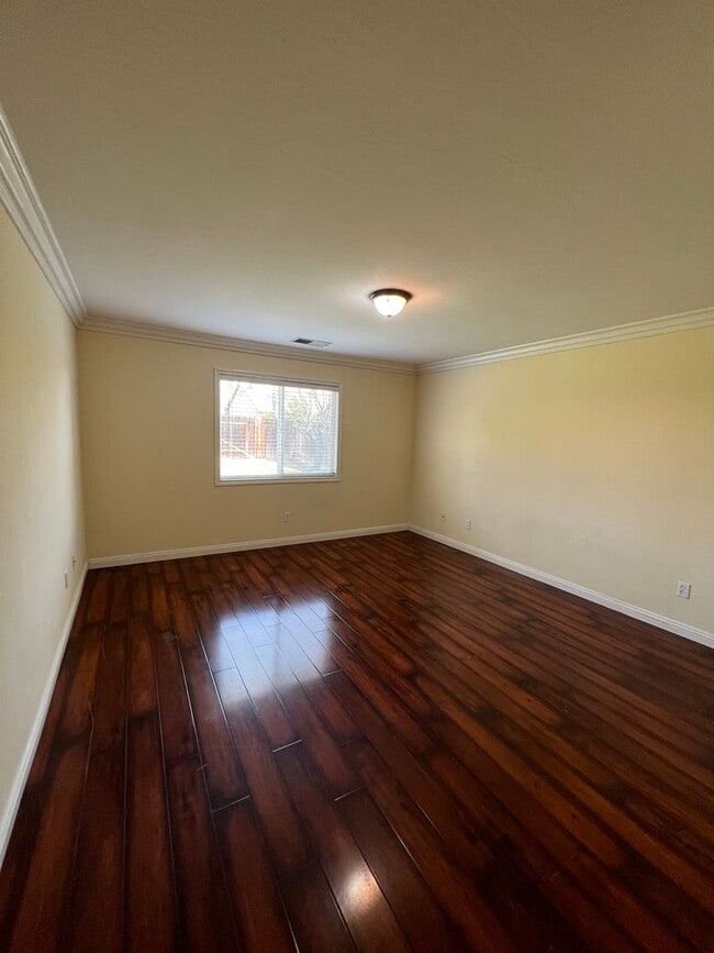 Building Photo - Beautiful NW Home for Rent 3+2 $2,300