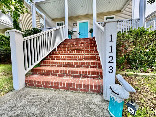 Building Photo - A Block From The Beaches! Ready 09-21-26! Oversized Parking Pad, Pet Friendly!