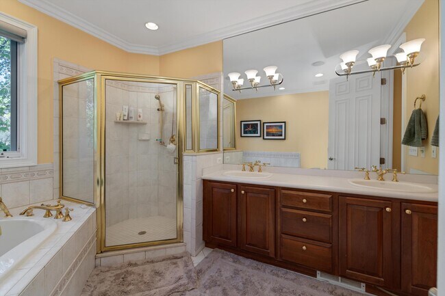 Building Photo - 7040 Royal Villa Ct