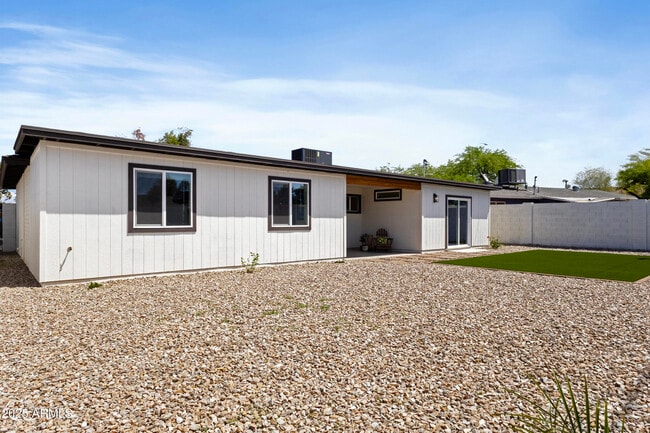 Building Photo - 109 W Kinderman Dr