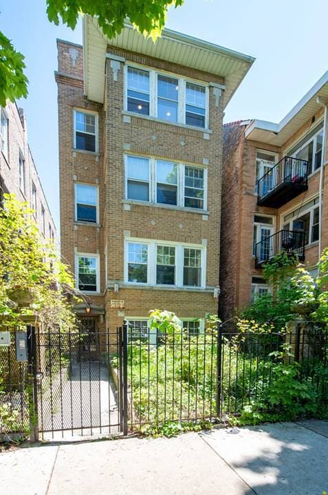 Building Photo - 4825 N Sawyer Ave