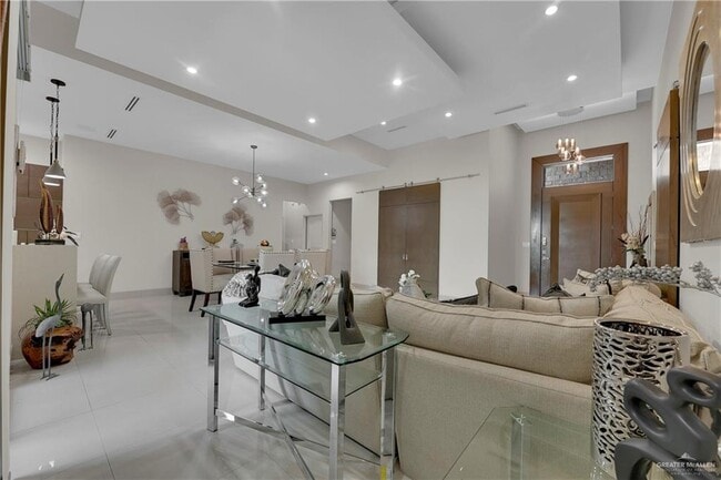 Building Photo - 28 Sycamore Ave