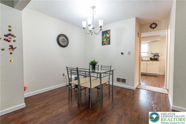 Building Photo - 8315 Countryside Ln