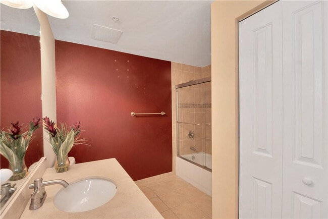 Building Photo - 511 SE 5 Ave