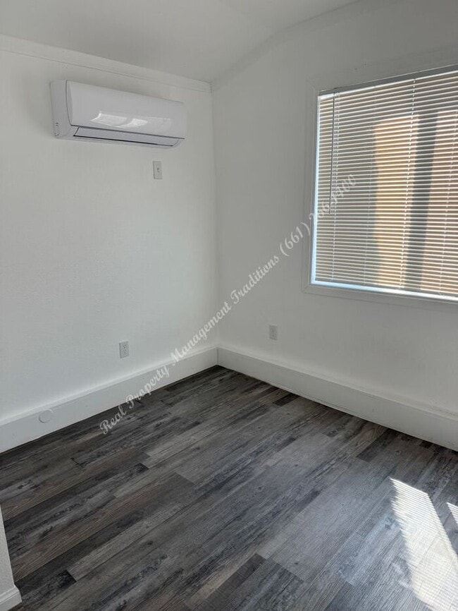 Building Photo - *** Please call us @ 661-266-1400 for info...