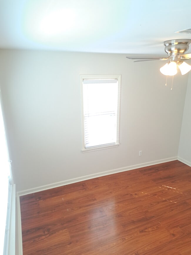Building Photo - 902 Oaklawn Ave