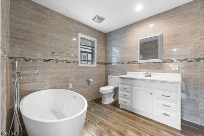 Building Photo - 70 Bruno St