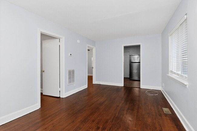 Building Photo - Cozy 2 Bedroom Duplex Close to NoDa!