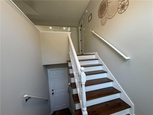 Building Photo - 934 Bay Ridge Dr