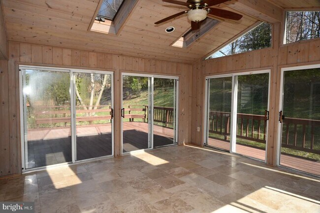 Building Photo - 11778 Hollyview Dr