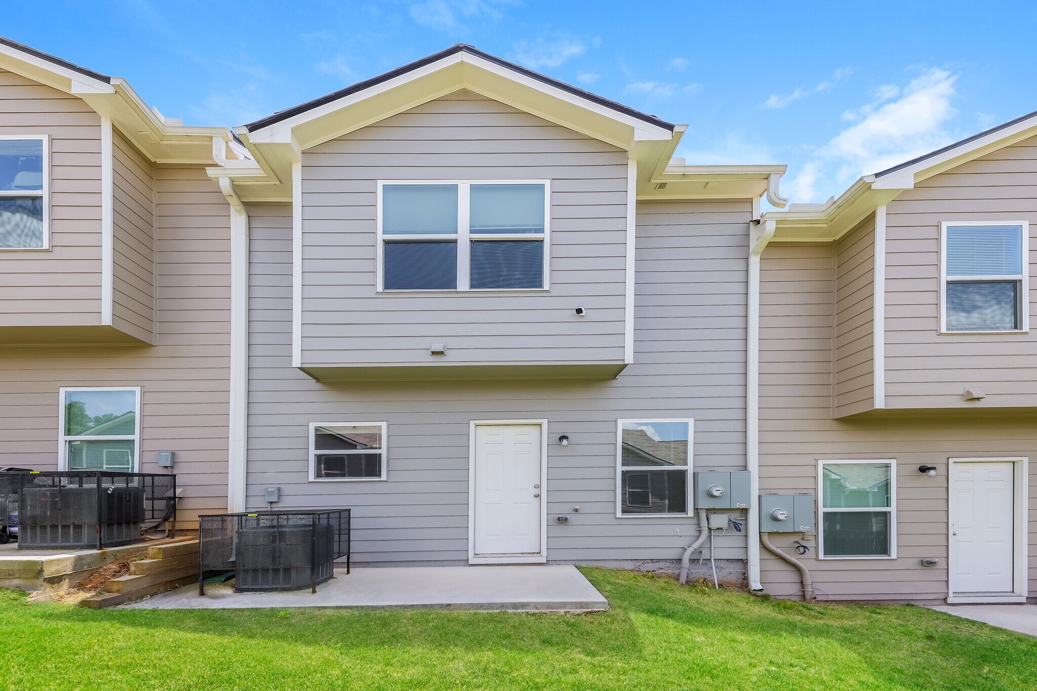 Building Photo - 207 Highwood Ln