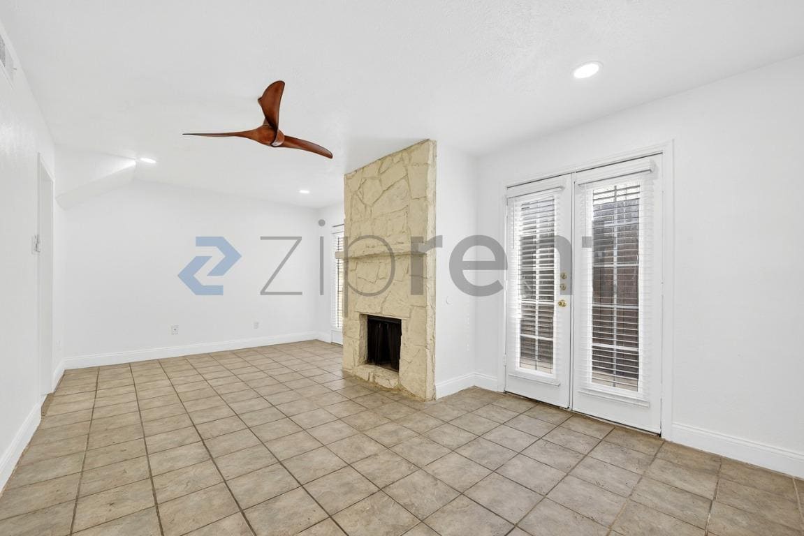 Building Photo - 4626 San Jacinto St