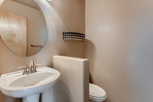 Building Photo - 3 Bedroom 3 Bathroom in Northglenn!