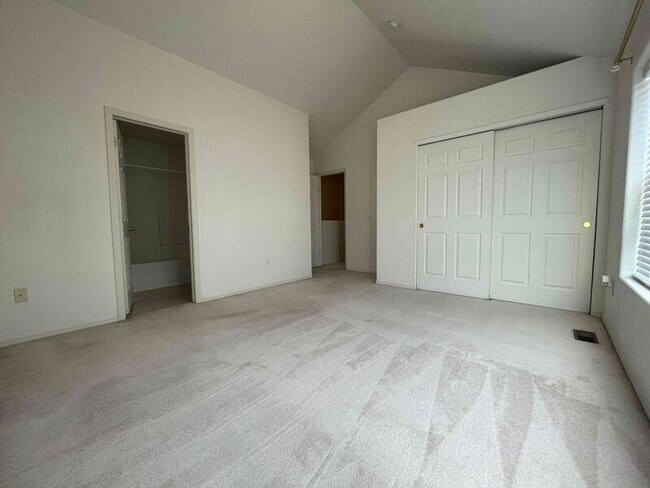 Building Photo - 451 Stardust Ct