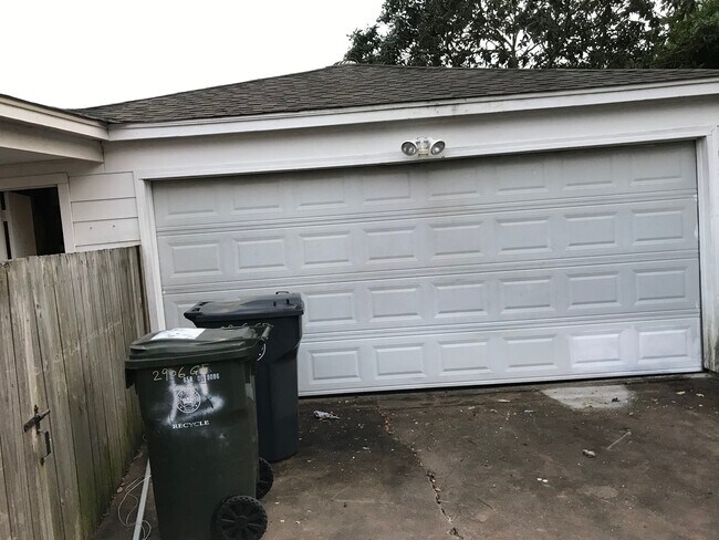 Building Photo - 2906 Green Fields Dr