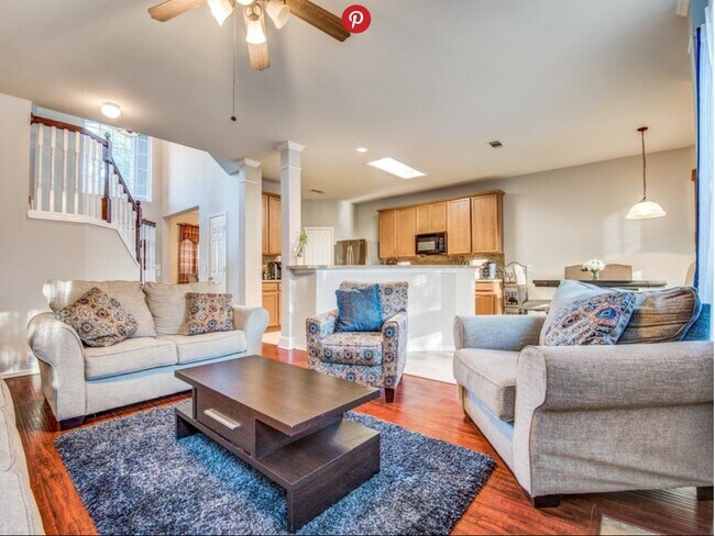 Building Photo - 2824 Thorncreek Ln