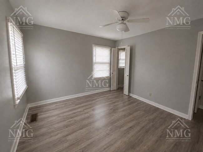 Building Photo - 4247 E Ridge Dr