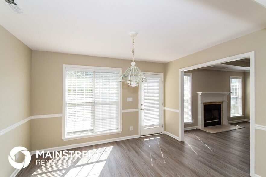 Building Photo - 9490 Cumberland Oaks Dr