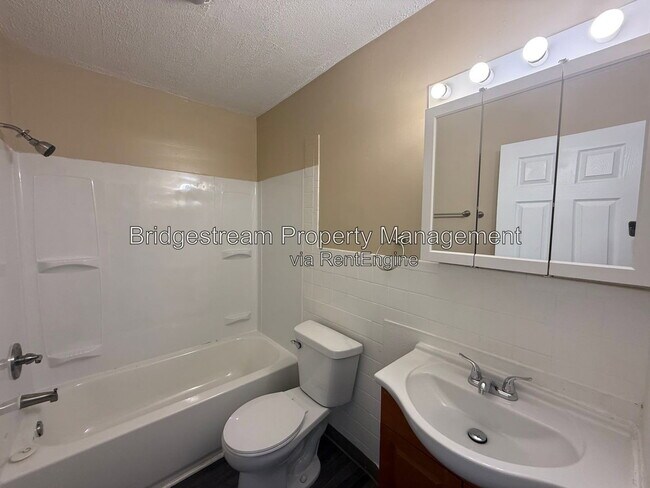Building Photo - 4650 Wayne Meadows Cir