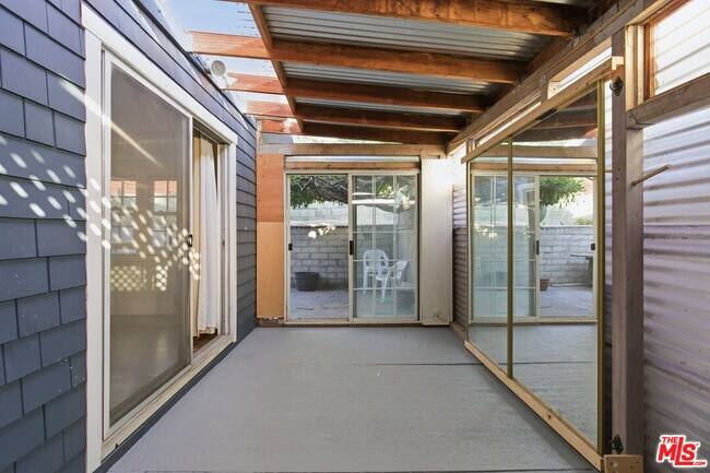 Building Photo - 316 E Ellis Ave