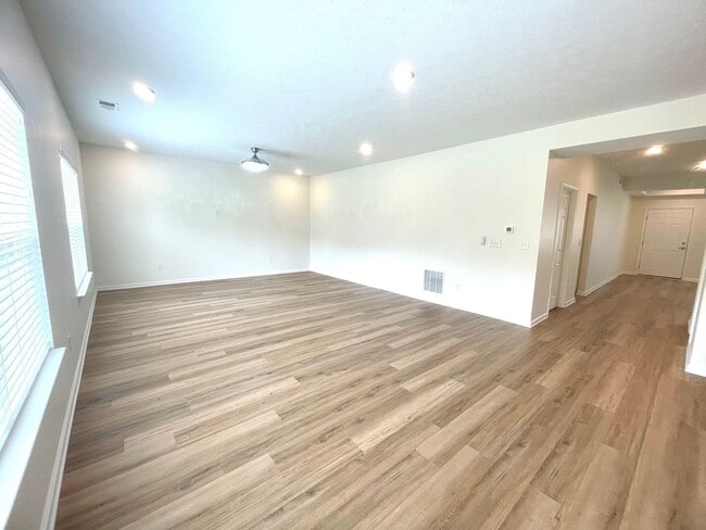 Building Photo - Newer Construction Home!