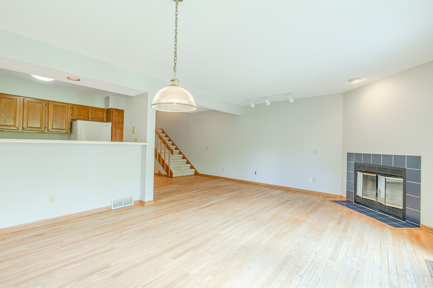 Building Photo - 2931 Marina Dr